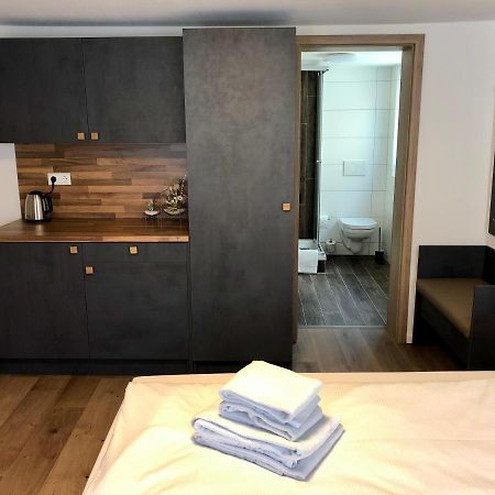 City Apartments, Outlet 100 Meter Метцинген Екстер'єр фото